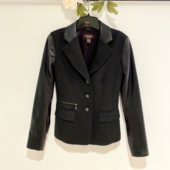 Danier Jackets & Blazers - ❤️ Danier Wool Blazer with Leather Sleeves